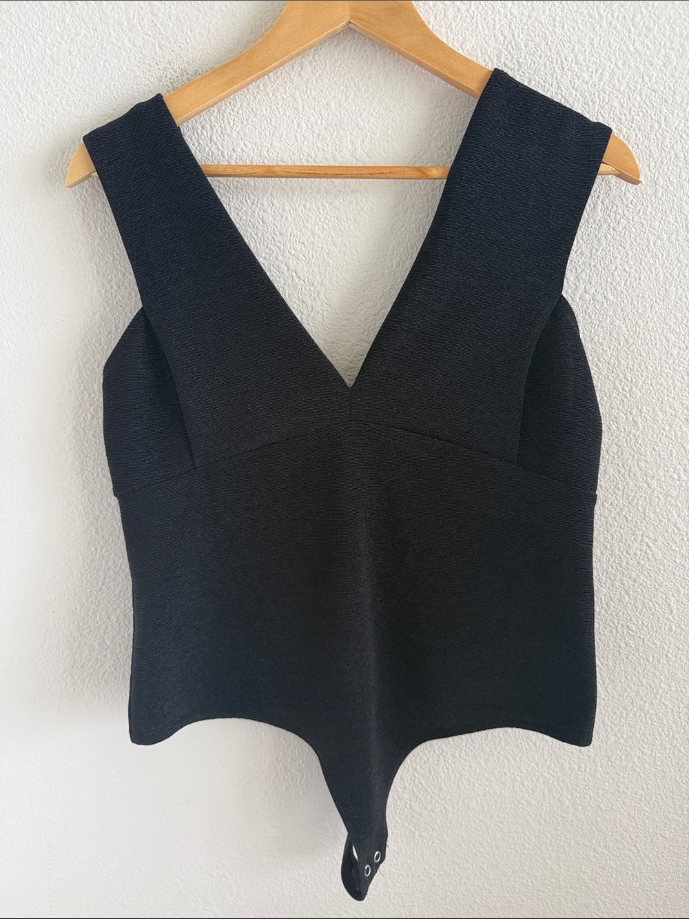 Express Statement Bow Black V-Neck Sleeveless Bodysuit Top Women's Large